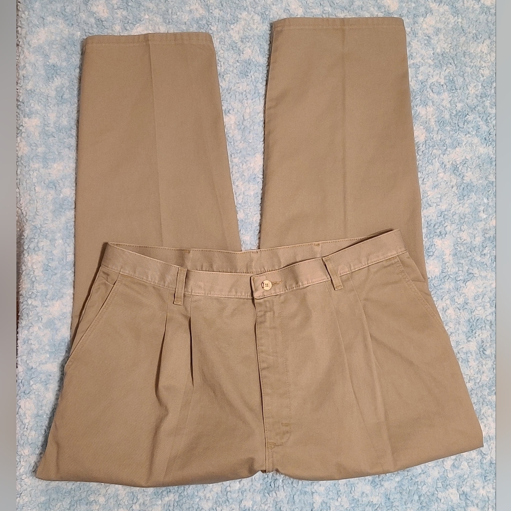Men's Khaki Pants, Timber Creek by Wrangler, Size 38x30, Olive Green, EC